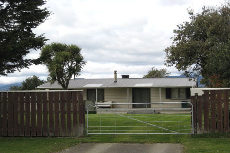 Photo of property in 36 Sarah Street, Waikawa Beach, Manakau, 5573