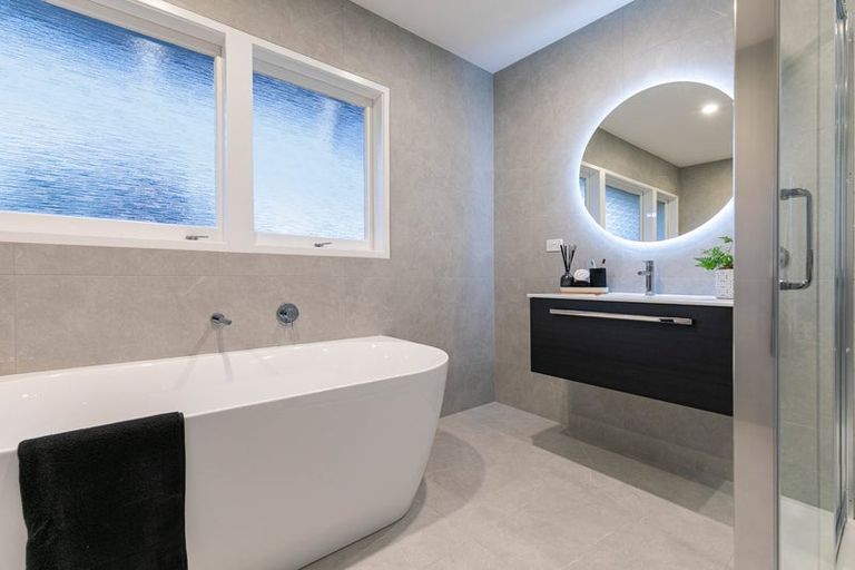 Photo of property in 4 Kerrymaria Place, Hillcrest, Auckland, 0627