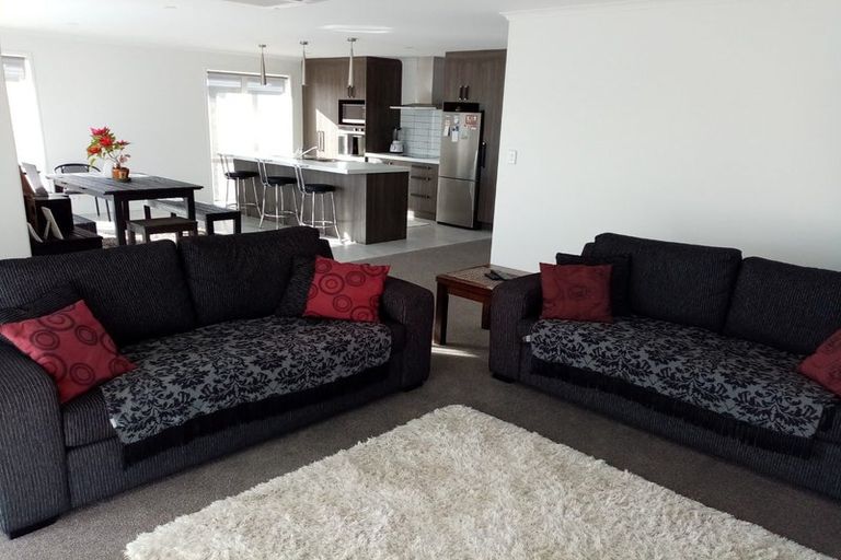 Photo of property in 11 Kaurinui Crescent, One Tree Point, 0118