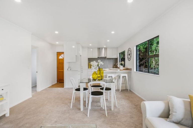 Photo of property in 2/73 Bond Crescent, Forrest Hill, Auckland, 0620