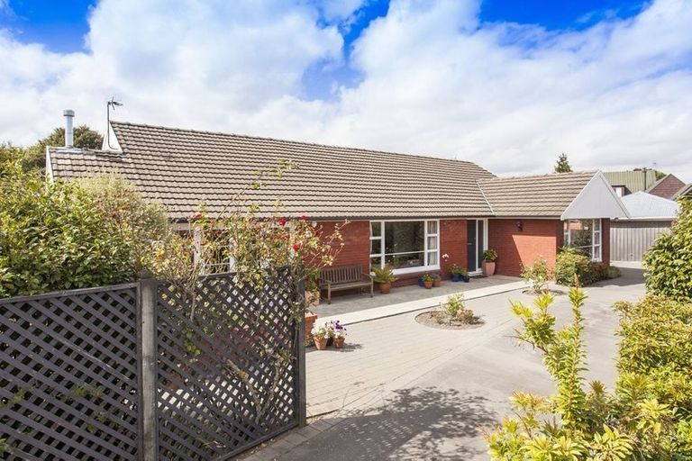 Photo of property in 24 Grahams Road, Ilam, Christchurch, 8041