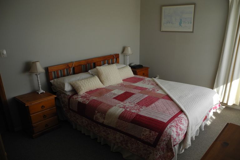 Photo of property in 42 Parsonage Road, Waimate, 7924