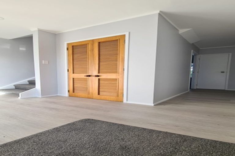 Photo of property in 2/25 Sartors Avenue, Northcross, Auckland, 0630