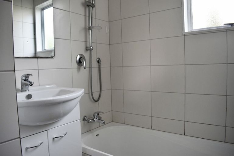 Photo of property in 3 Garton Drive, Massey, Auckland, 0614