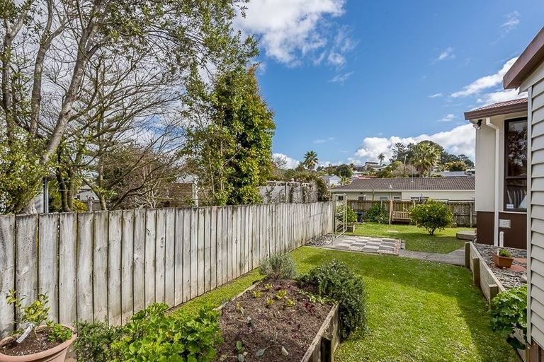 Photo of property in 30 Caribbean Drive, Unsworth Heights, Auckland, 0632