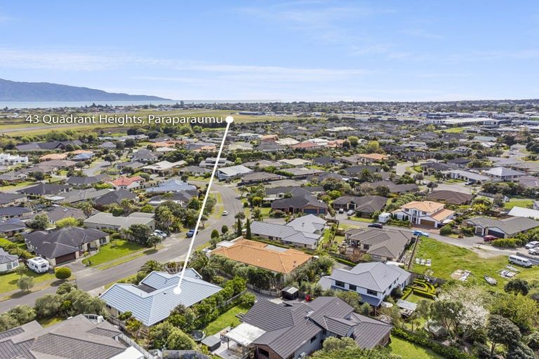 Photo of property in 43 Quadrant Heights, Paraparaumu, 5032