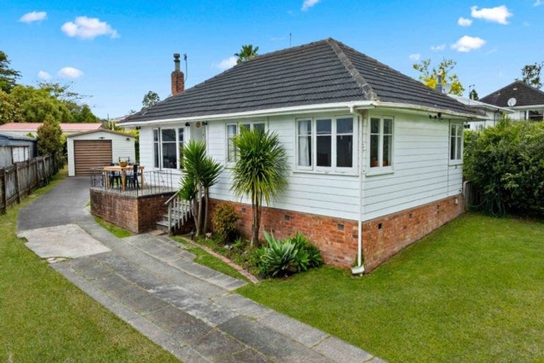 Photo of property in 48 Amberley Avenue, Te Atatu South, Auckland, 0610