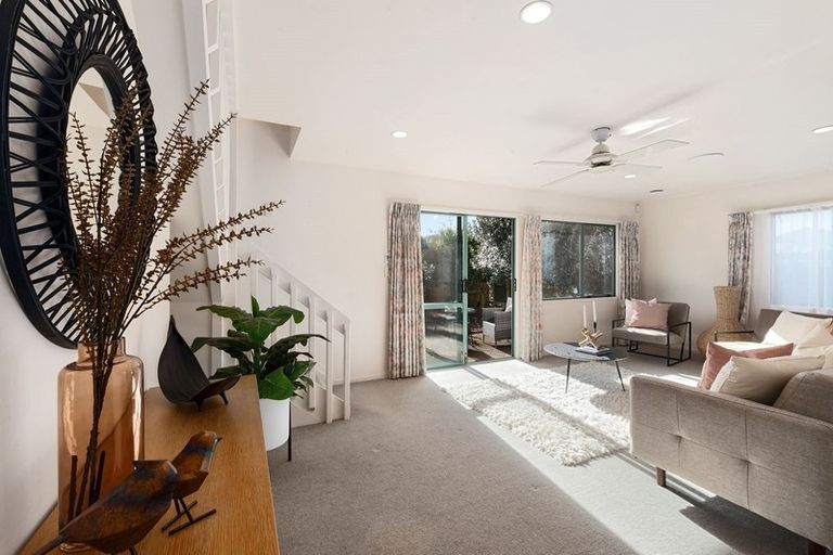 Photo of property in 2/2 School Road, Belmont, Auckland, 0622