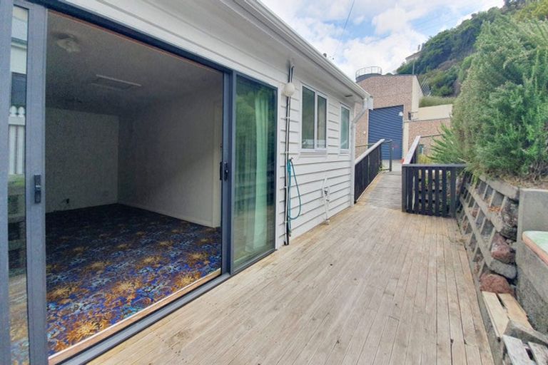 Photo of property in 2 Hawkhurst Road, Lyttelton, 8082