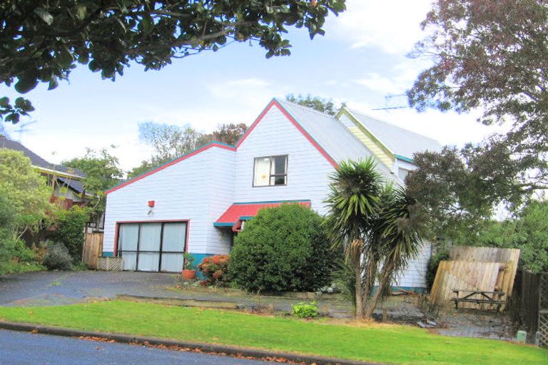 Photo of property in 59 Kurnell Drive, Botany Downs, Auckland, 2010