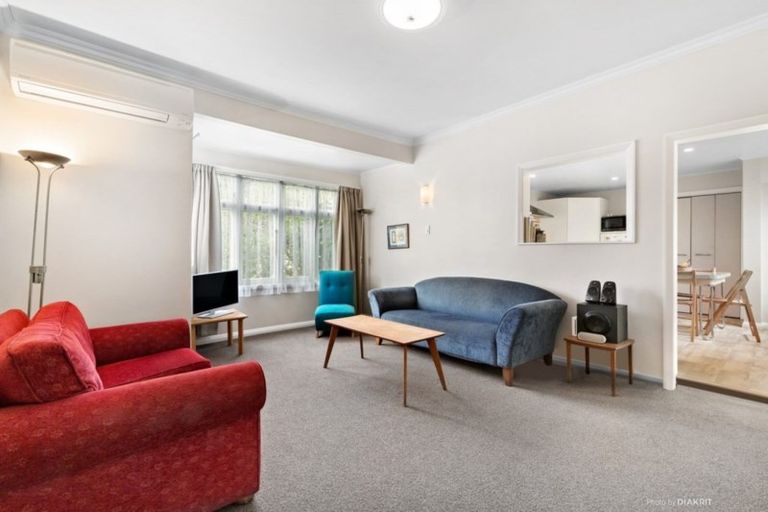 Photo of property in 10 Queens Drive, Kilbirnie, Wellington, 6022