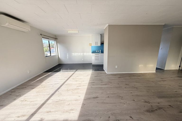 Photo of property in 41 Caribbean Drive, Unsworth Heights, Auckland, 0632