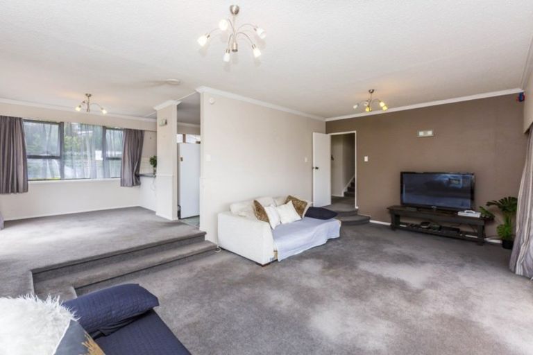Photo of property in 4 Vista Crescent, Maoribank, Upper Hutt, 5018