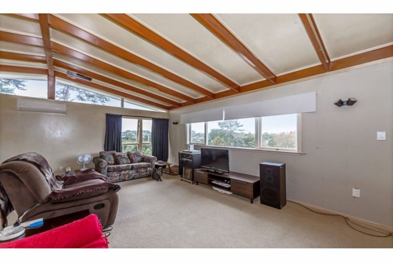 Photo of property in 59 Totaravale Drive, Totara Vale, Auckland, 0629