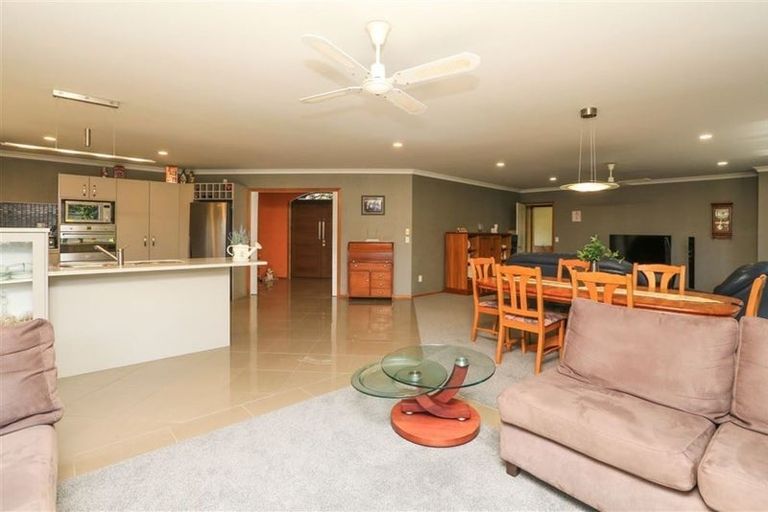 Photo of property in 18 Fencourt Place, Rototuna North, Hamilton, 3210