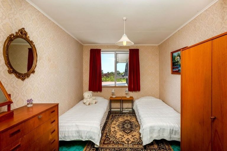 Photo of property in 18 Endeavour Street, Marfell, New Plymouth, 4310