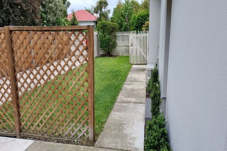 Photo of property in 2/124 Osborne Street, Waltham, Christchurch, 8011