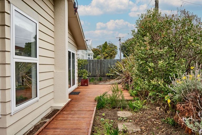 Photo of property in 41-43 Pukatea Street, Eastbourne, Lower Hutt, 5013