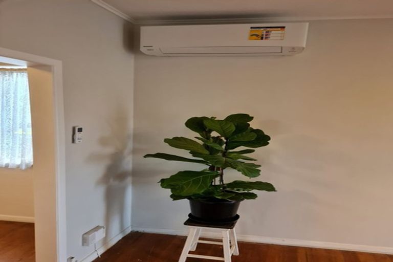 Photo of property in 3 Links Road, New Lynn, Auckland, 0600