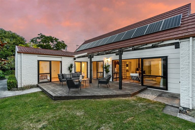 Photo of property in 12 Chatswood Place, Bishopdale, Christchurch, 8051