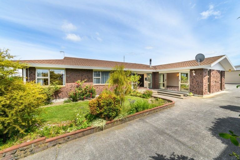Photo of property in 32 Cedar Crescent, Feilding, 4702