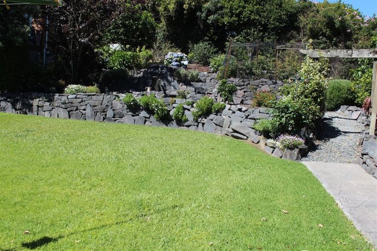 Photo of property in 172 Mellons Bay Road, Mellons Bay, Auckland, 2014