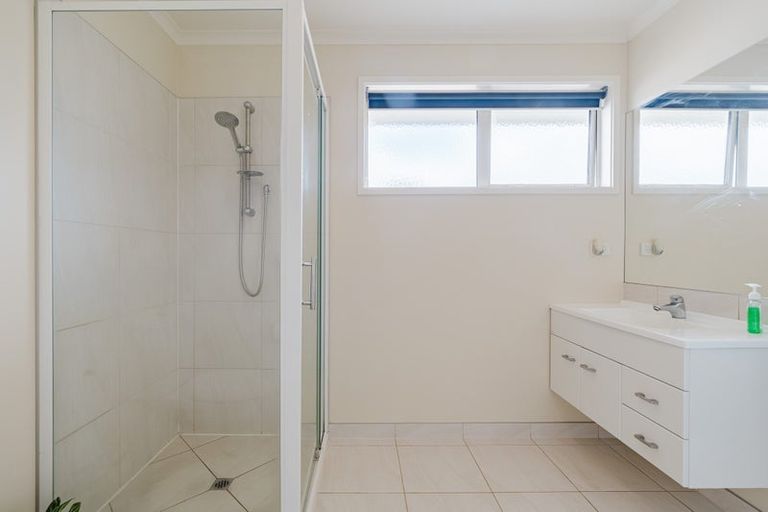 Photo of property in 100 Estuary View, Whangamata, 3620