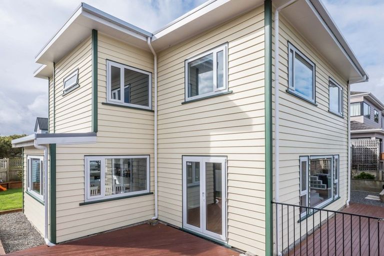 Photo of property in 11 Bay Lair Grove, Island Bay, Wellington, 6023