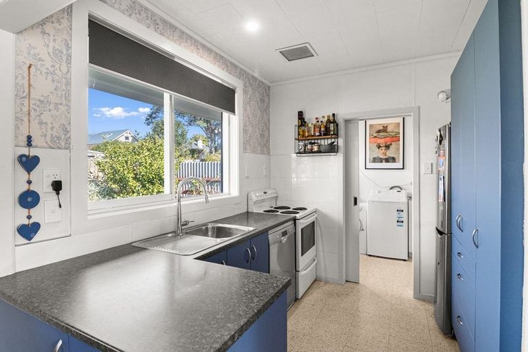 Photo of property in 15 Barrett Street, Westown, New Plymouth, 4310