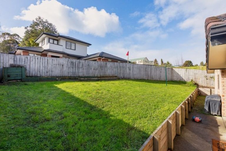 Photo of property in 26 Burton's Drive, Swanson, Auckland, 0614