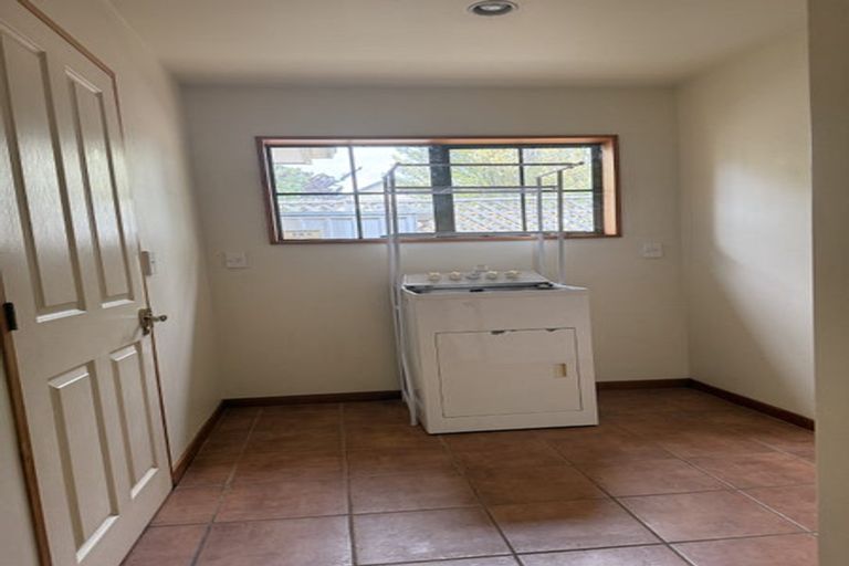 Photo of property in 1/5 Chateau Drive, Burnside, Christchurch, 8053