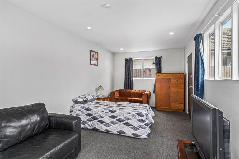 Photo of property in 2 Bidwell Place, Hillmorton, Christchurch, 8025