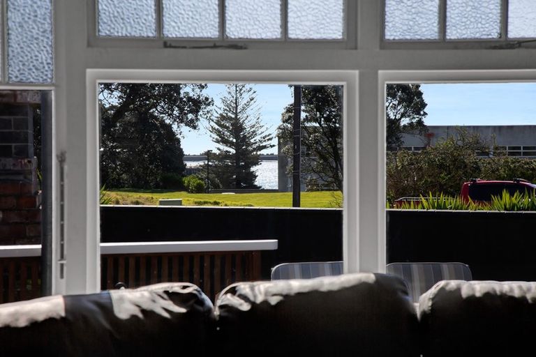 Photo of property in 39a Breakwater Road, Moturoa, New Plymouth, 4310