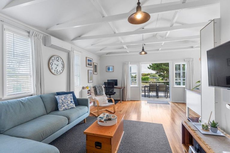 Photo of property in 60 Sarah Street, Waikawa Beach, Levin, 5573