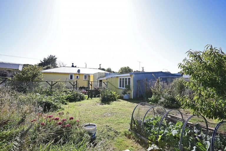 Photo of property in 17 Half Mile Road, Tuatapere, 9620