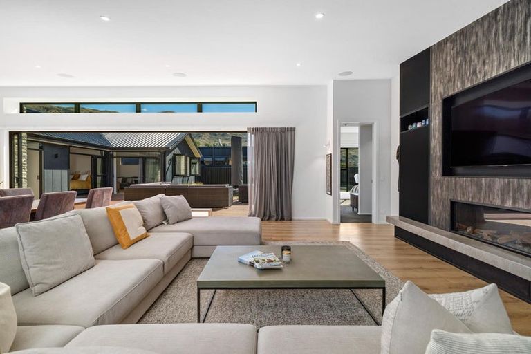 Photo of property in 13 Sapphire Spring Rise, Wanaka, 9305