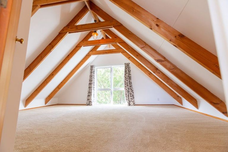 Photo of property in 1396 Whangaparaoa Road, Army Bay, Whangaparaoa, 0930