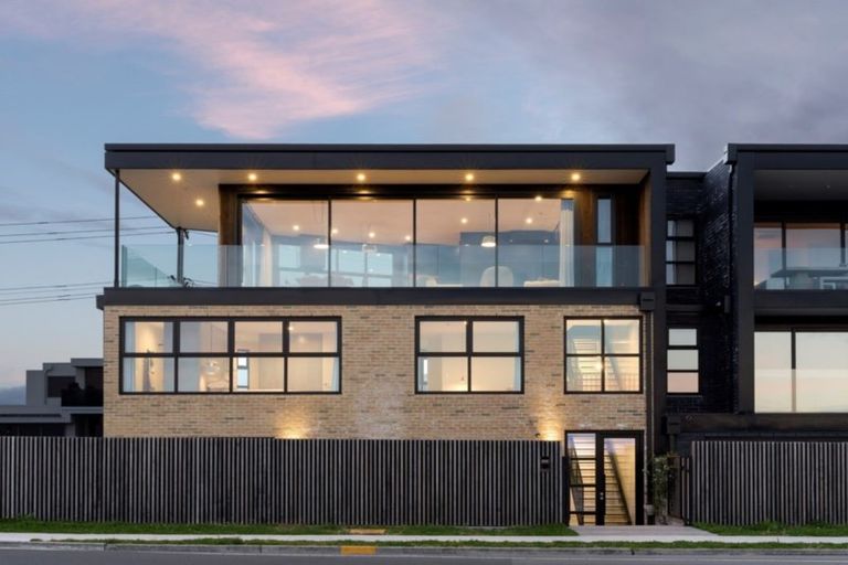 Photo of property in 212 Marine Parade, Mount Maunganui, 3116