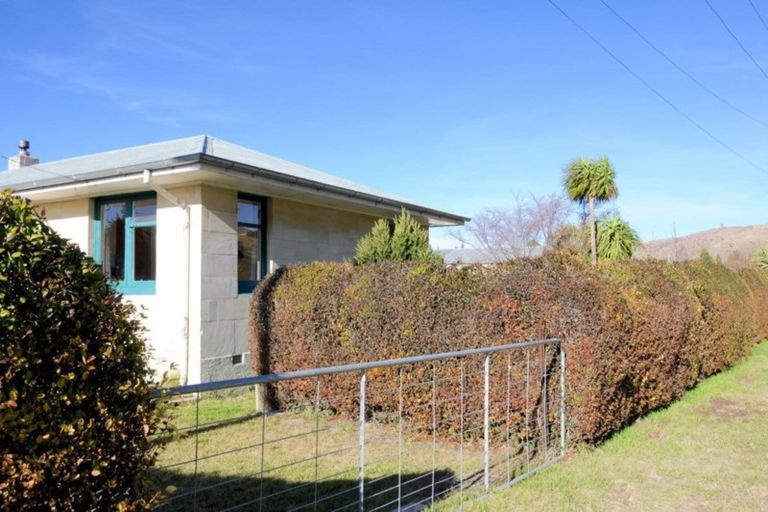 Photo of property in 6 Robinson Street, Kurow, 9435
