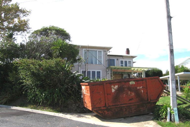 Photo of property in 35 Bayview Road, Browns Bay, Auckland, 0630