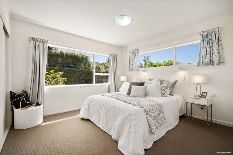 Photo of property in 2/957a Beach Road, Torbay, Auckland, 0630