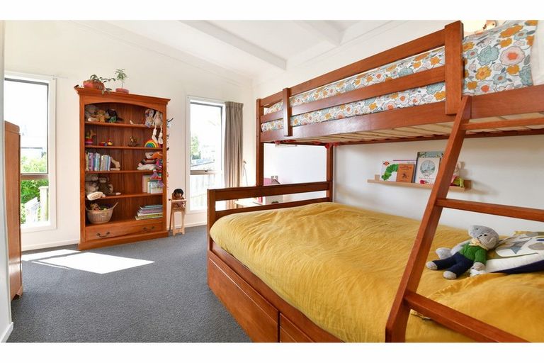 Photo of property in 30 Holiday Road, Stanmore Bay, Whangaparaoa, 0932