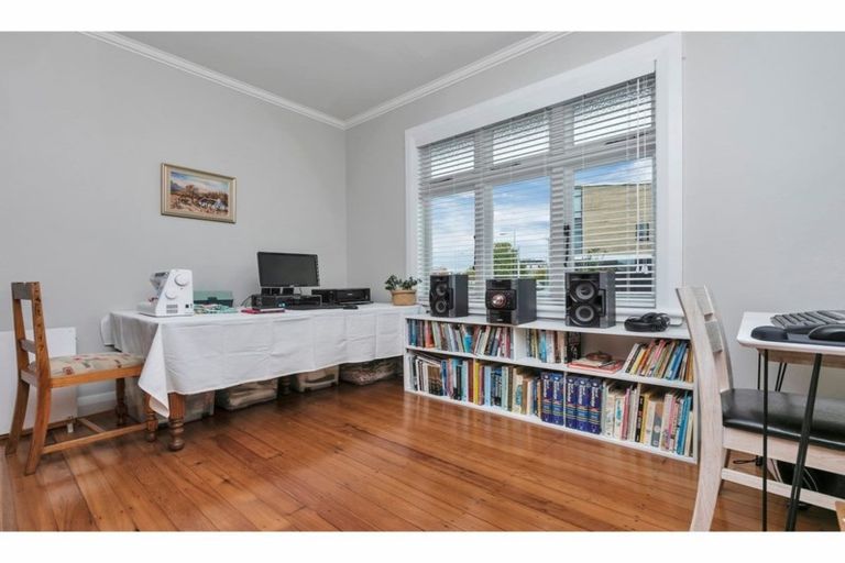 Photo of property in 1 Cochrane Road, Hobsonville, Auckland, 0616