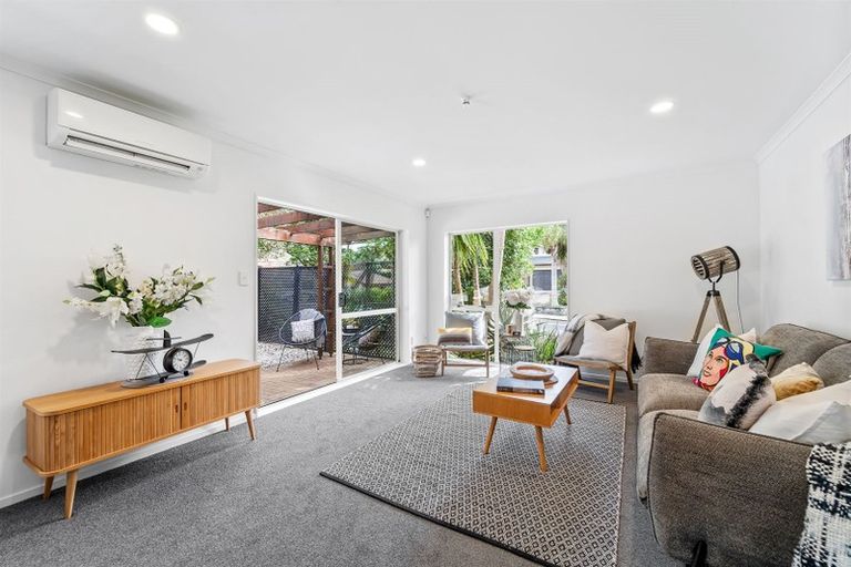 Photo of property in 1 Phoebe Meikle Place, Torbay, Auckland, 0630