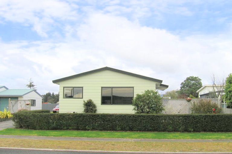 Photo of property in 122 Hampton Road, Whangamata, 3620
