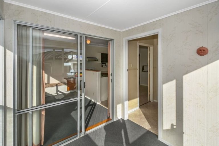 Photo of property in 15 Turakina Street, Merrilands, New Plymouth, 4312