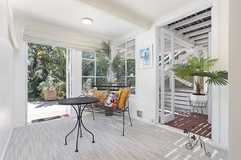 Photo of property in 12 Maritime Terrace, Birkenhead, Auckland, 0626