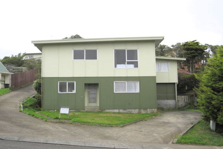 Photo of property in 73-73a Stewart Drive, Newlands, Wellington, 6037