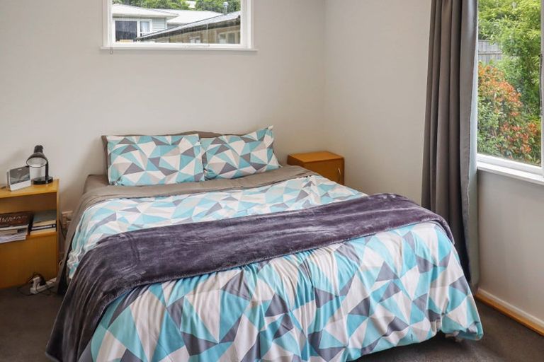 Photo of property in 15 James Grove, Stokes Valley, Lower Hutt, 5019