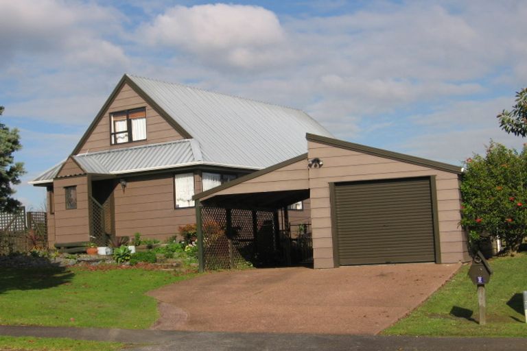 Photo of property in 11 Deodar Place, Totara Heights, Auckland, 2105